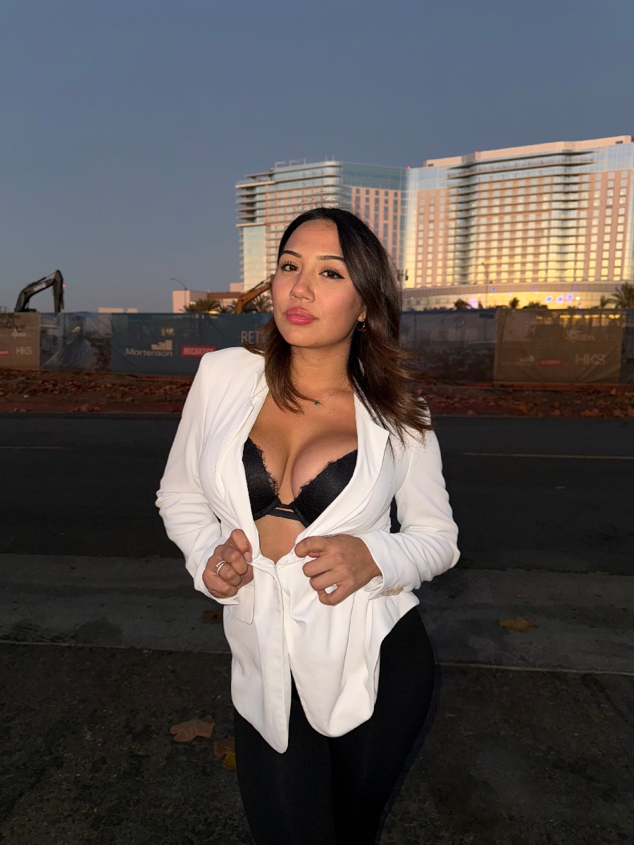 Take a pause and enjoy Ali Cruz — streaming from Putian