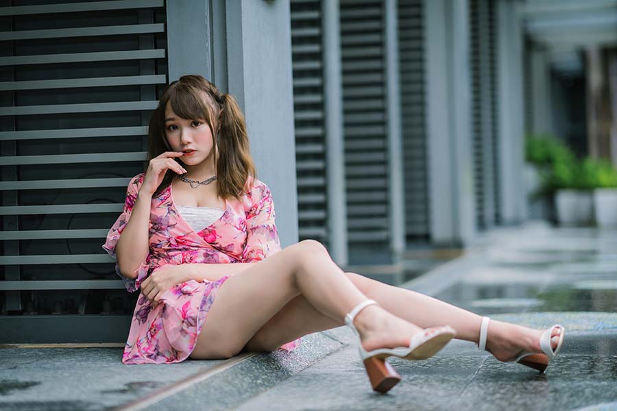 Girls in short dresses in Putian