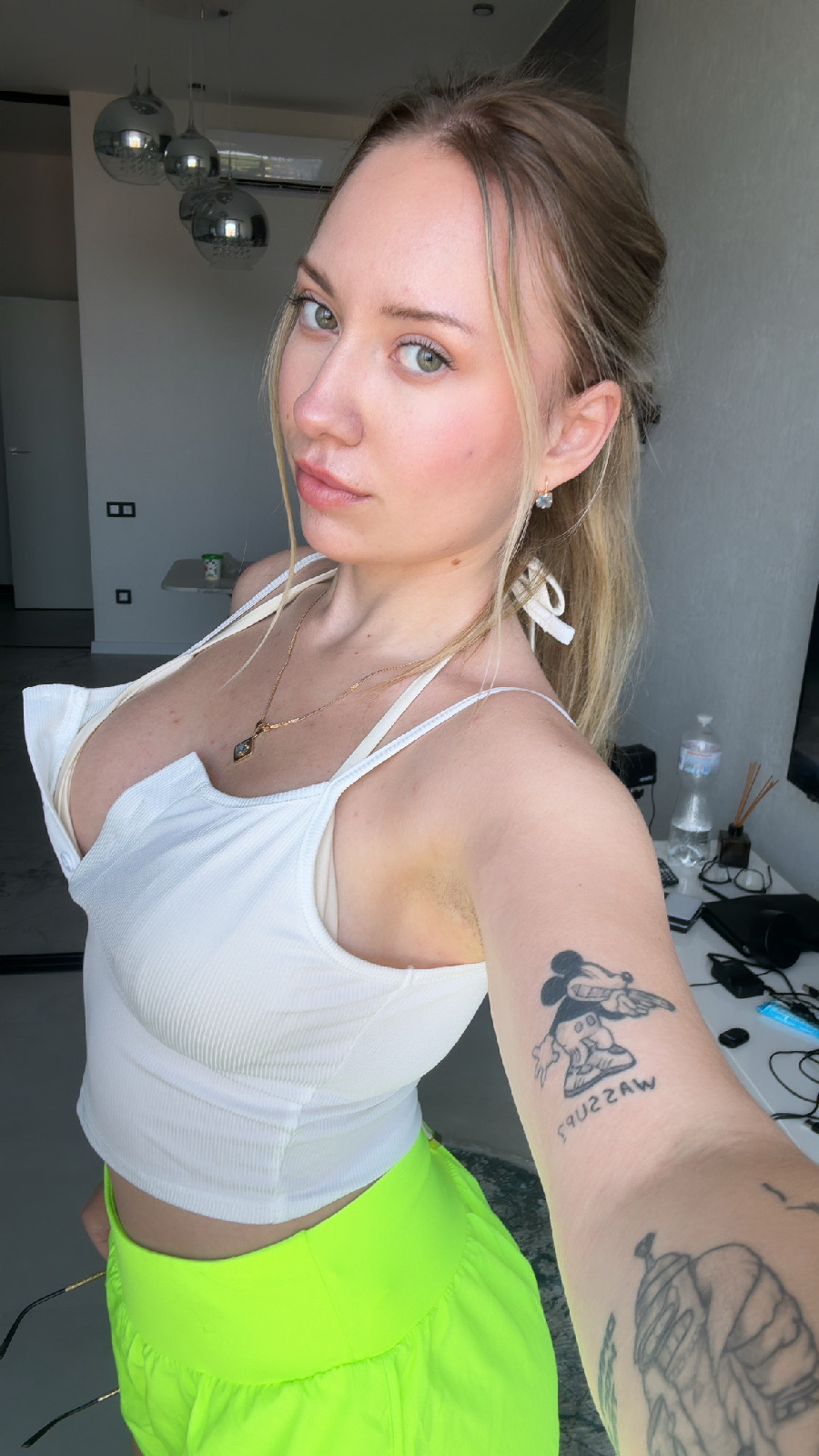 KateV in her underwear in Putian