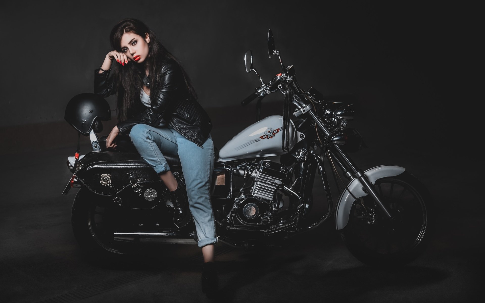 Biker girls: style and drive in Putian