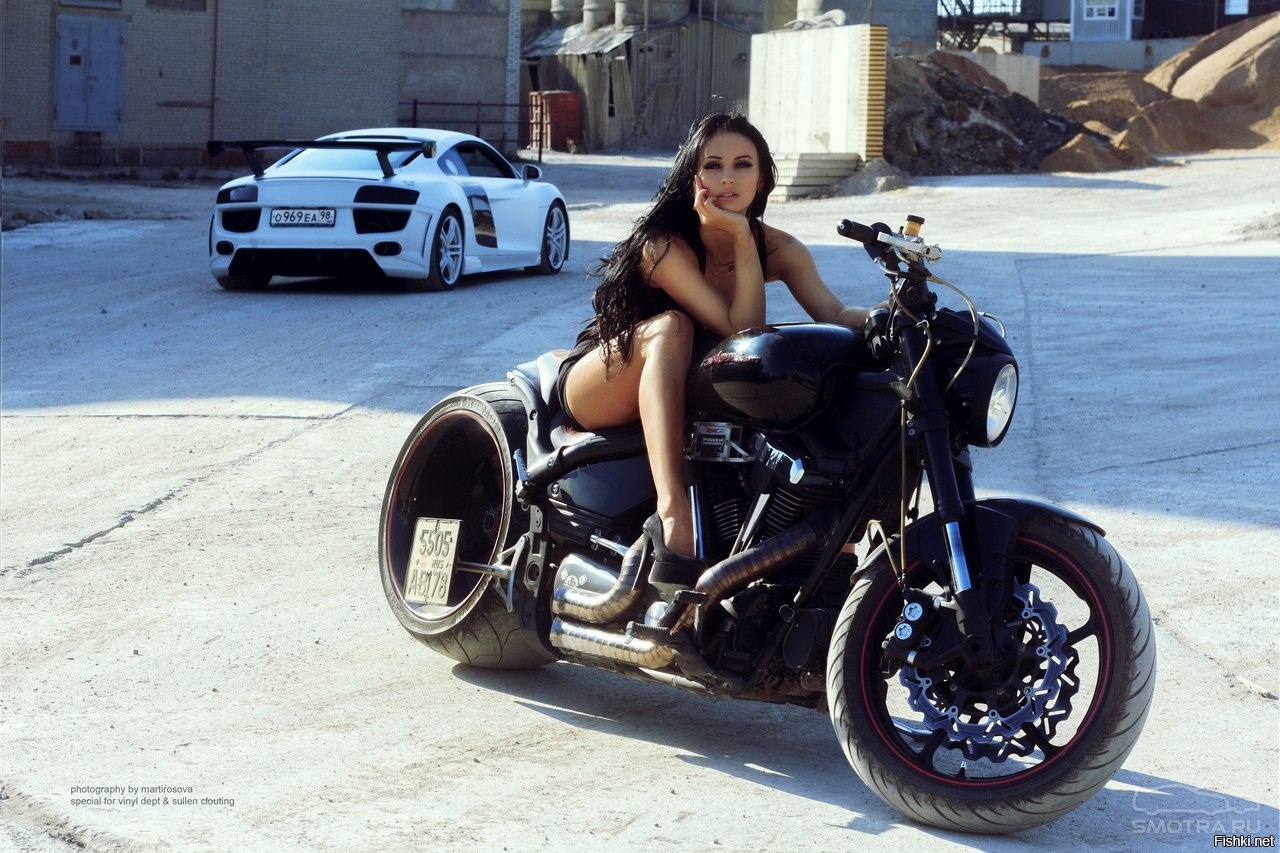 Sexy model Brunettes on a motorcycle in Putian