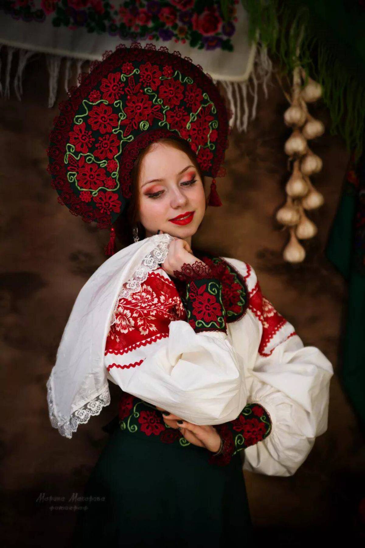 Women in Slavic costumes underwear in Putian