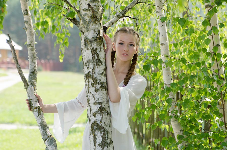 Women in Slavic costumes in Putian