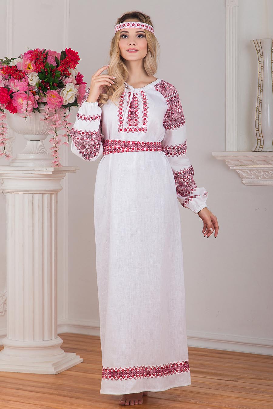 Women in Slavic costumes in Putian