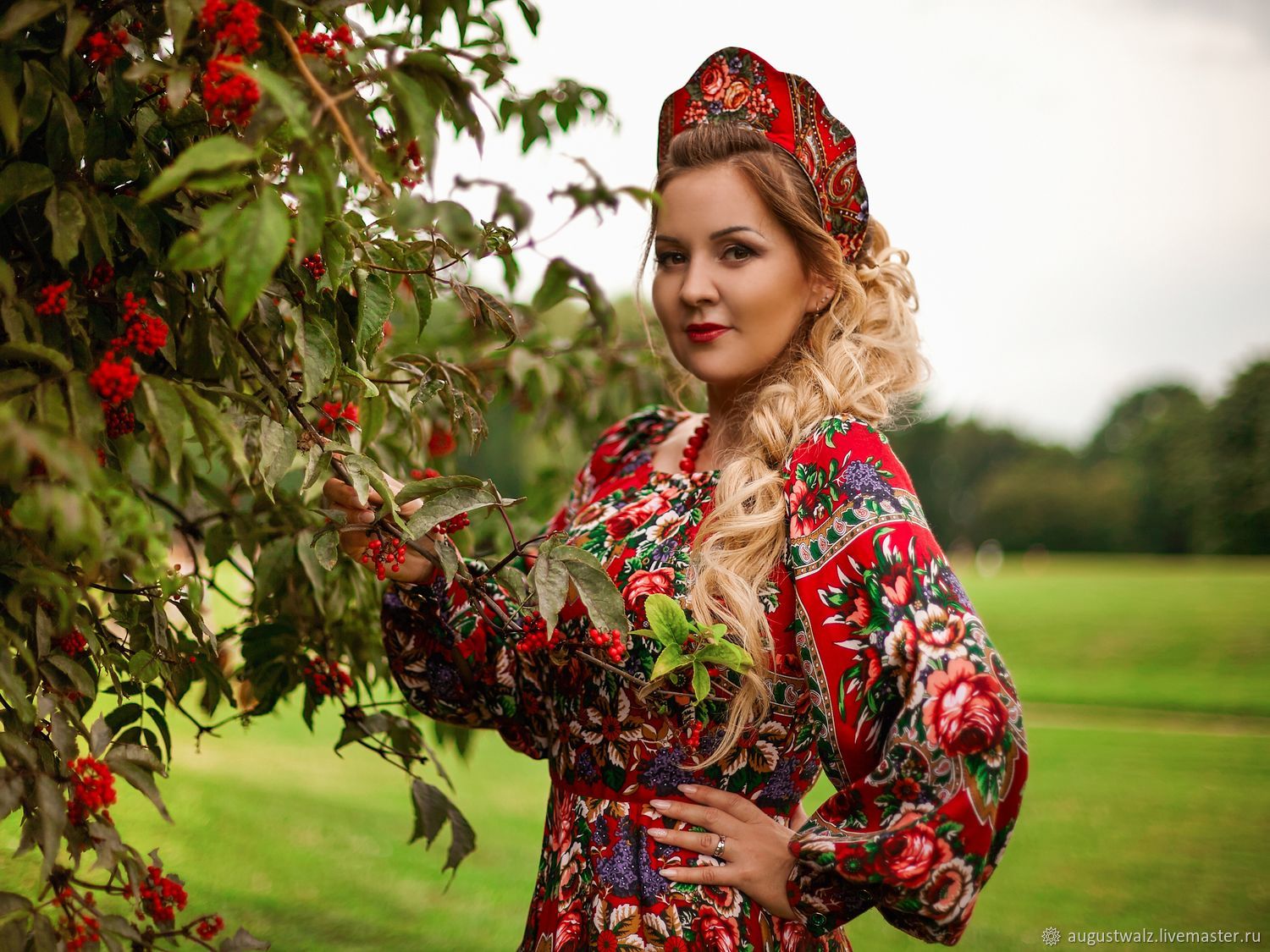 Women in Slavic costumes in Putian