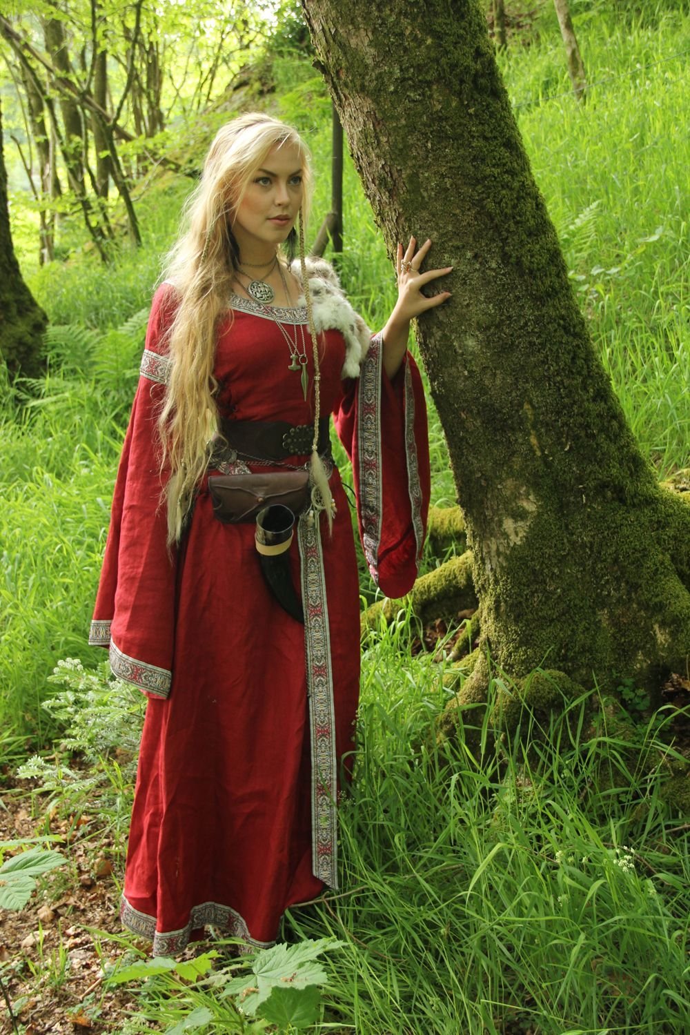 Women in Slavic costumes in Putian