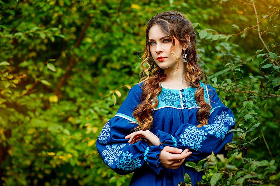 Sexy photo Women in Slavic costumes in Putian