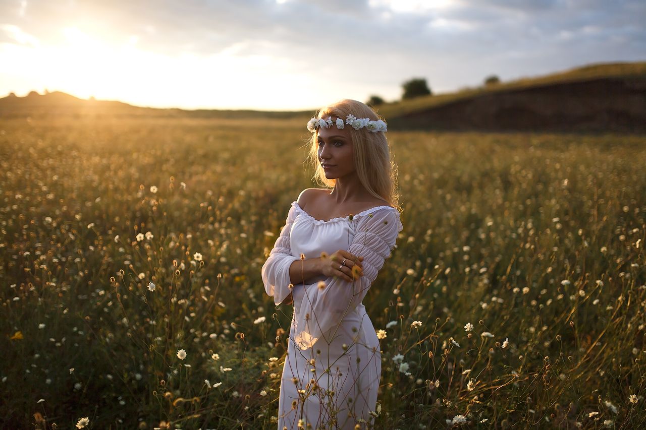 Girls in Slavic costumes in Putian