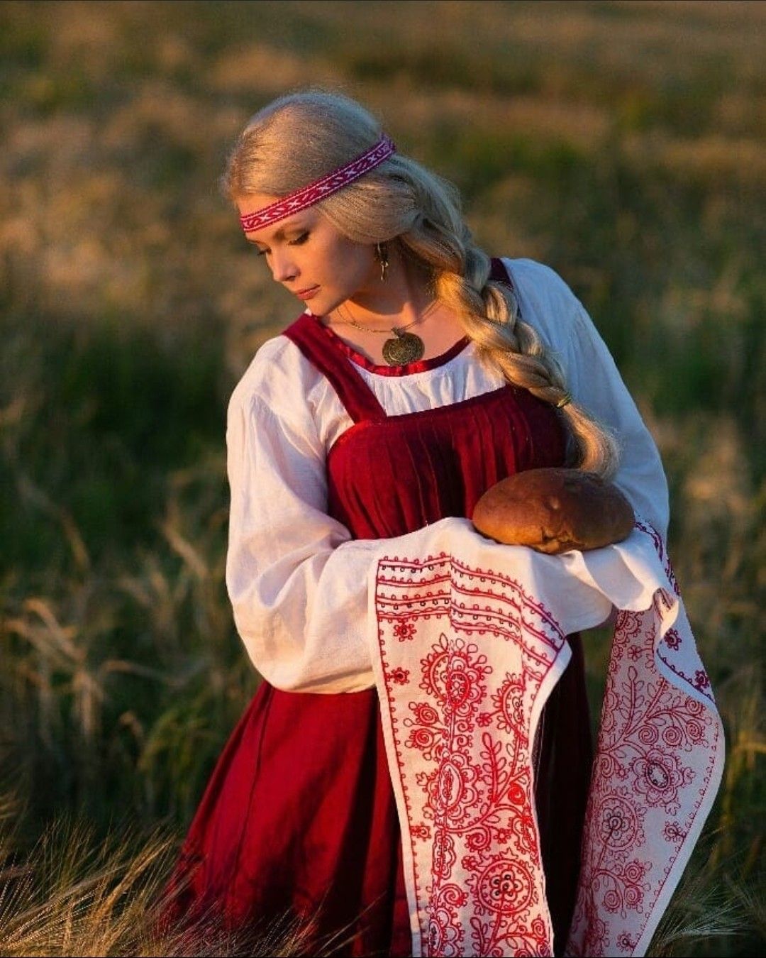 Girls in Slavic costumes in Putian