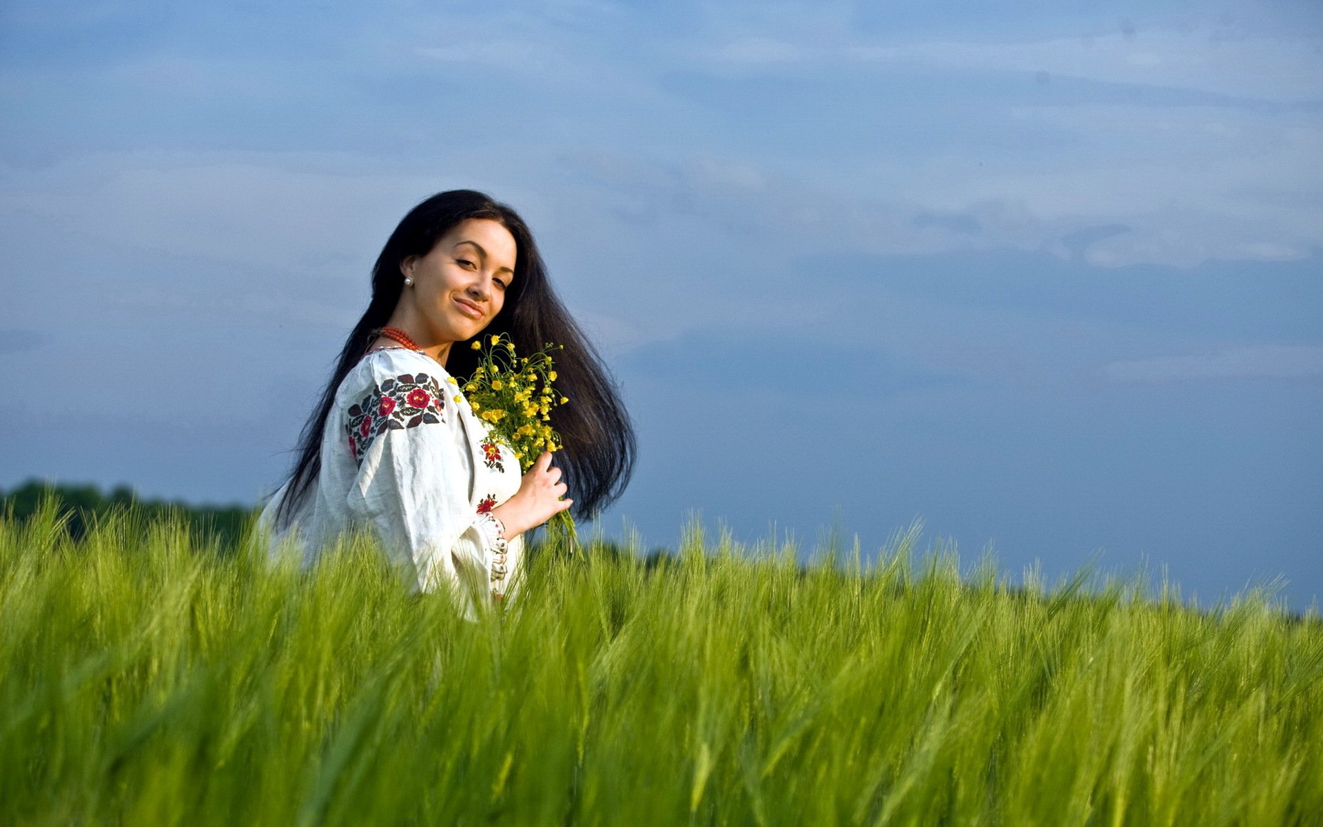 Girls in Slavic costumes in Putian