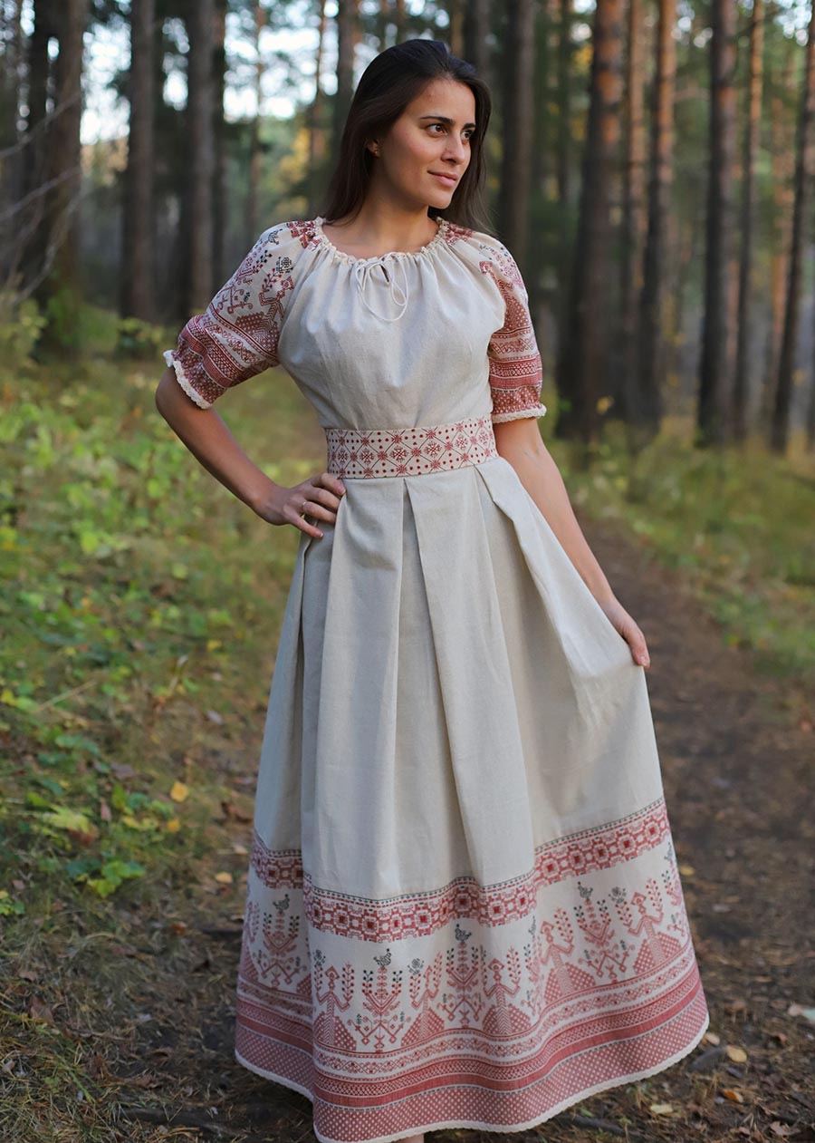 Girls in Slavic costumes in Putian