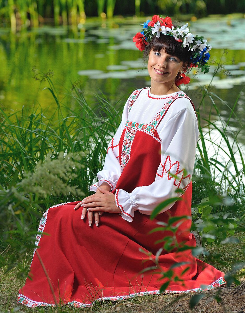 Beautiful girl Girls in Slavic costumes in Putian