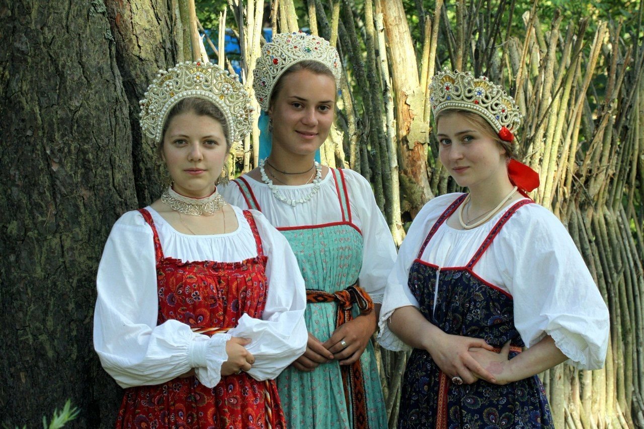 Sexy model Girls in Slavic costumes in Putian